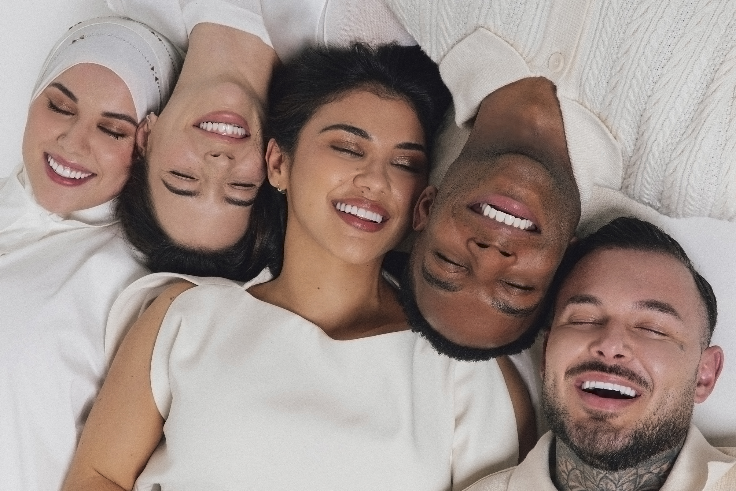 Pacientes con diseño de sonrisa, sonriendo.