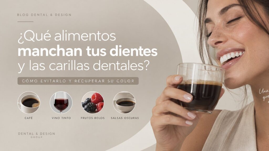 Mujer sonriendo mientras toma café - alimentos que manchan los dientes y las carillas dentales